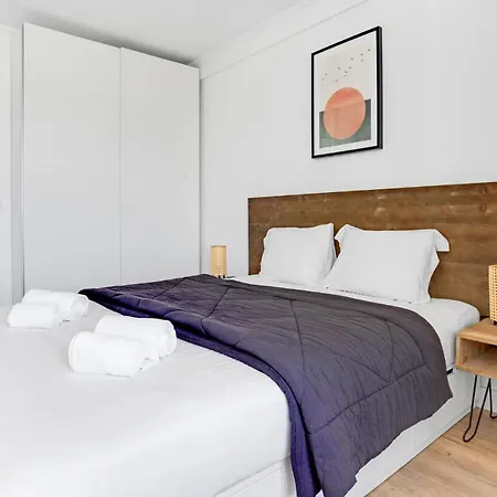 Апартаменты Sunny Beachfront Apt In Costa Da Caparica
